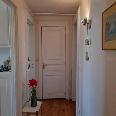 Apartment La Maison Rouge Paris
