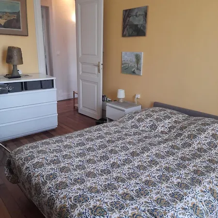 La Maison Rouge Апартаменты Париж
